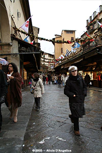 FLORENCE - Crossing the Ponte Vecchio